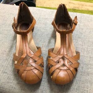 ✨Sale 3/13-3/14✨ Rockport T-Strap Sandals/Flats